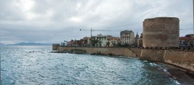 Les murs de la ville et la mer