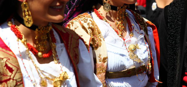Bijoux et costumes traditionnels